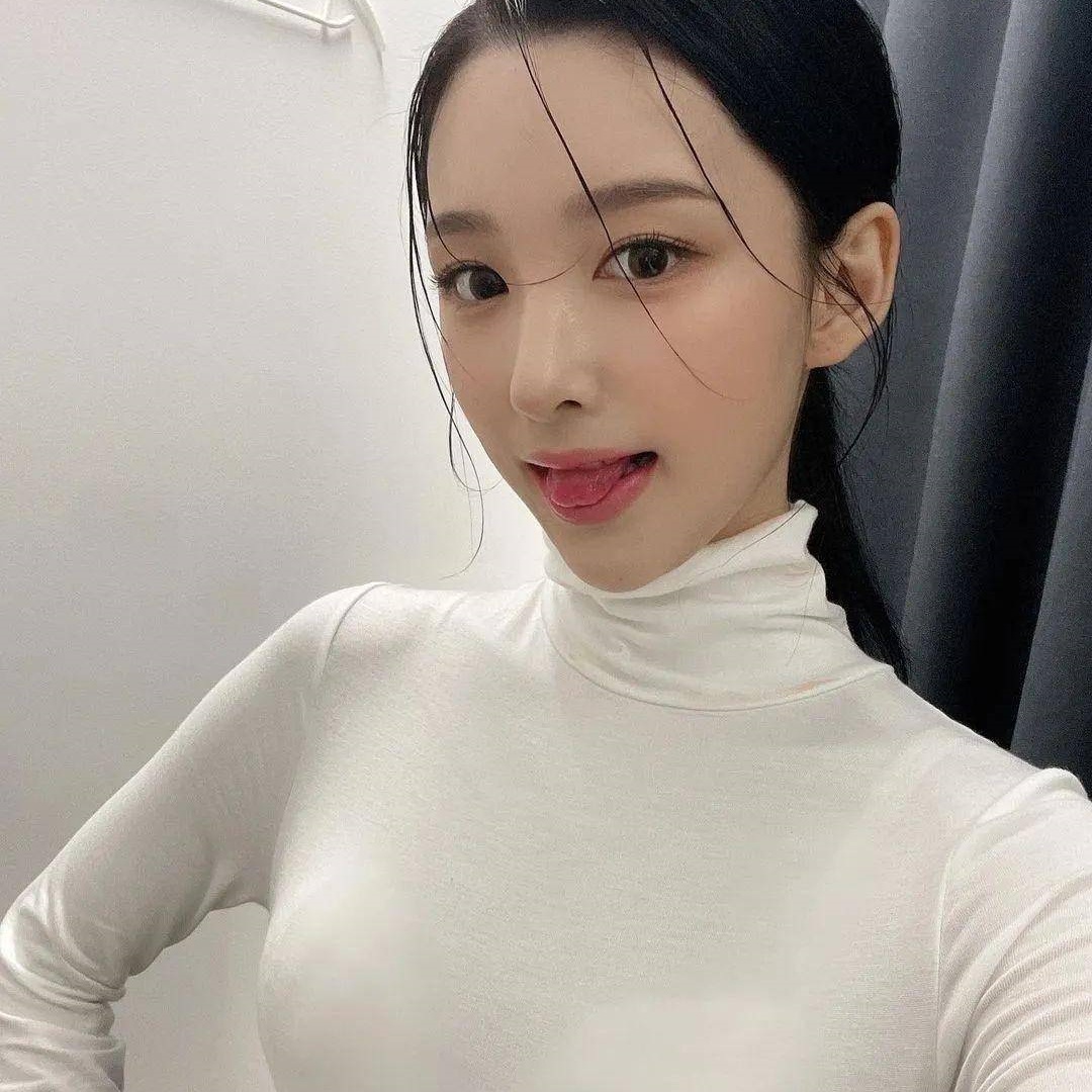 “床上双人扑克娱乐，网友：睡前消遣神器！”