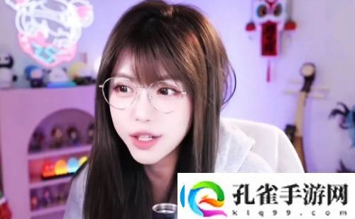 周淑怡直播对观众比手势