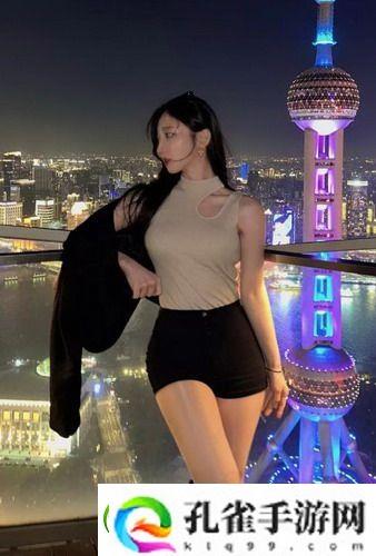 穿上蜜桃91精品㊙️入口内裤包裹的瞬间