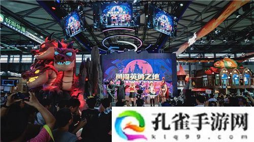 巨大魔龙吸引玩家排队，这款联机游戏真就那么值得试玩？