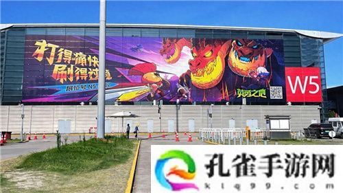 巨大魔龙吸引玩家排队，这款联机游戏真就那么值得试玩？