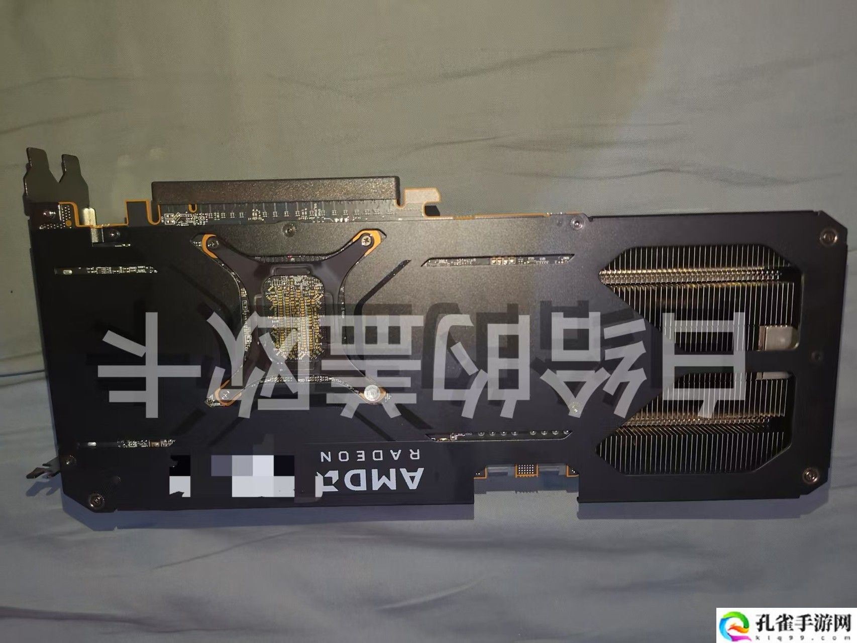 AMD RX 9070 XT 显卡“参考设计”细节曝光：核心导热采用石墨烯