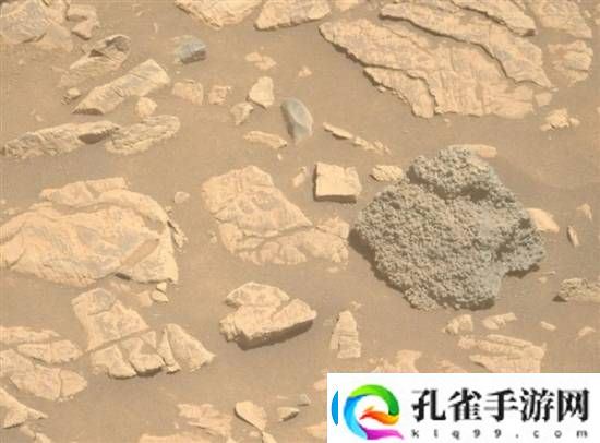 美国火星车发现诡异怪石