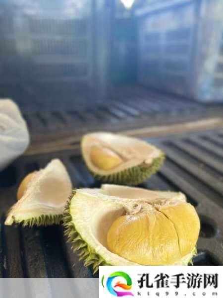 草莓香蕉榴莲9w97w乳液lisa吸引眼球的作品