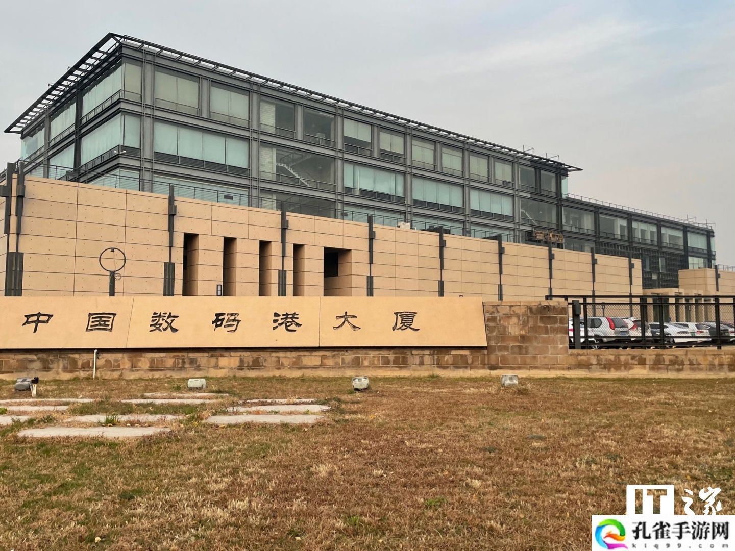 北京归国留学人员蓝皮书发布：六成就业者从事人工智能、网联汽车等新兴产业