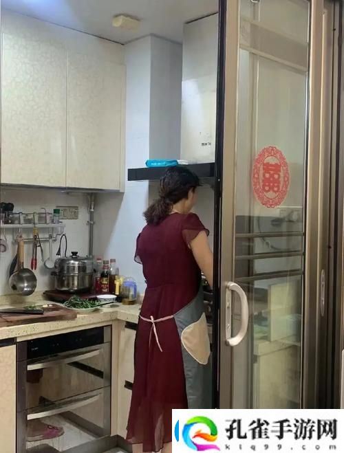 在姨母家的客厅最新动态