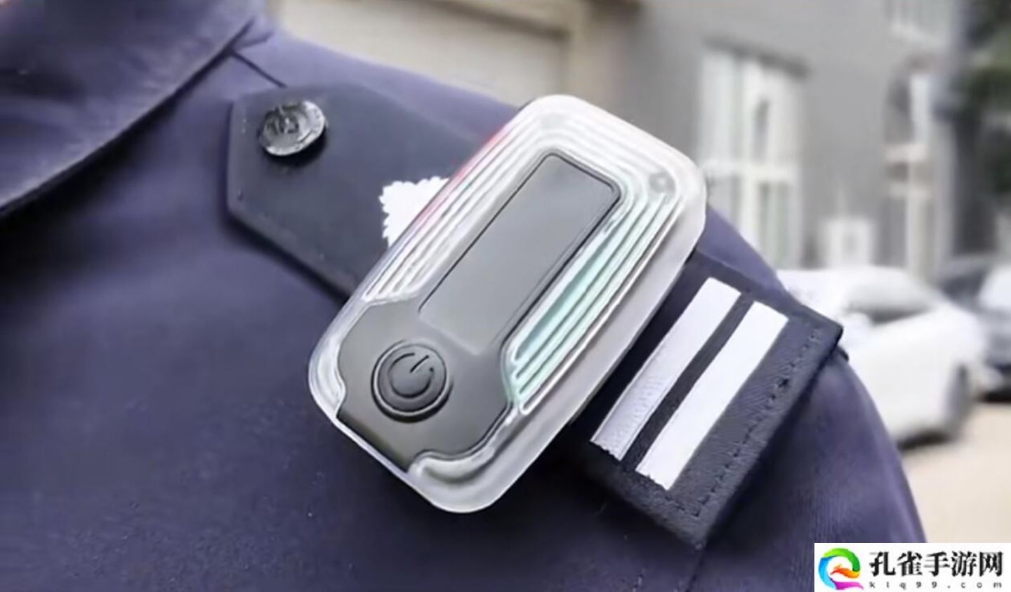 江苏南京为执勤警力部署“黑飞”无人机识别设备，民警可通过“肩灯”接收器定位当事人位置