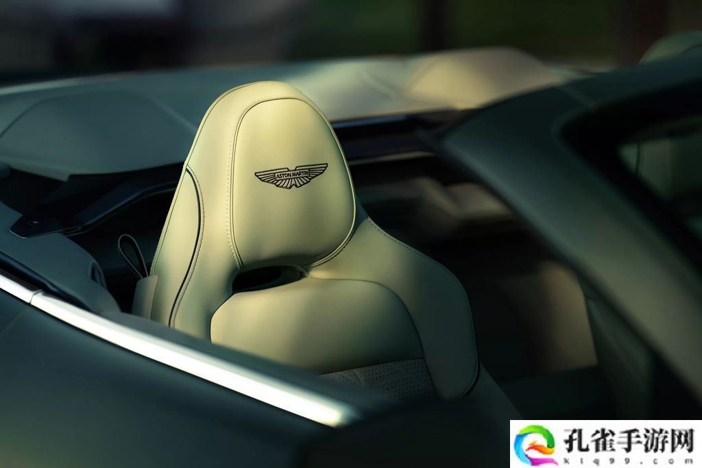 全球最快前置引擎敞篷车：阿斯顿・马丁 Vanquish Volante 咆哮登场，824 马力极速 344 km/h