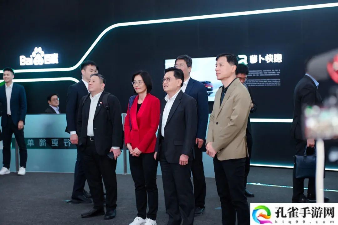新加坡副总理王瑞杰到访百度，李彦宏陪同试乘萝卜快跑无人驾驶汽车