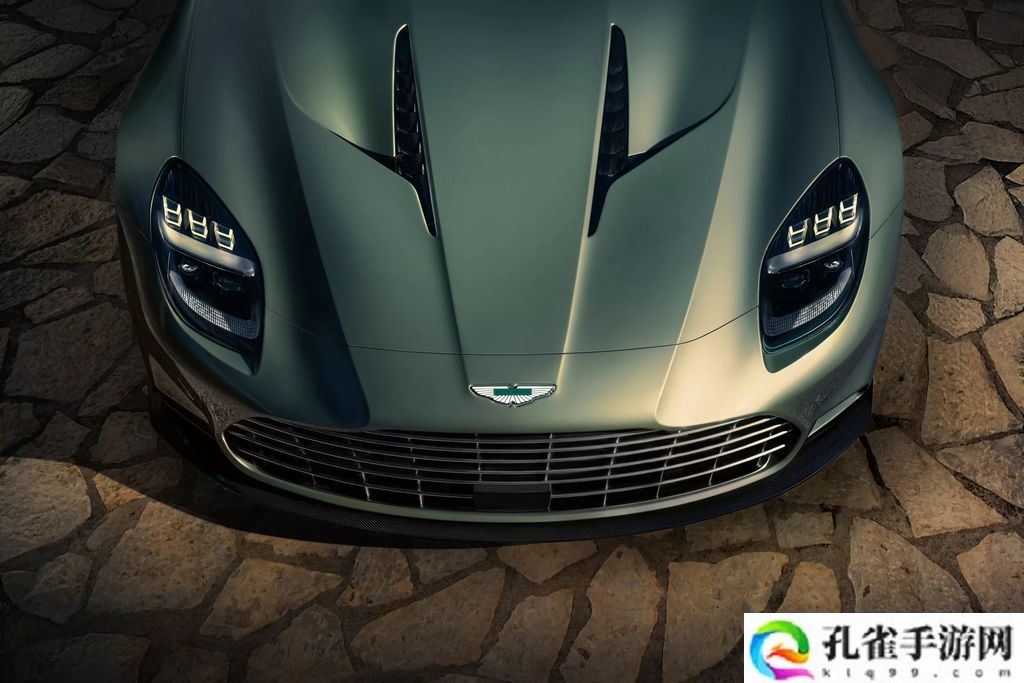 全球最快前置引擎敞篷车：阿斯顿・马丁 Vanquish Volante 咆哮登场，824 马力极速 344 km/h