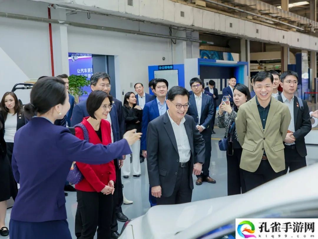 新加坡副总理王瑞杰到访百度，李彦宏陪同试乘萝卜快跑无人驾驶汽车