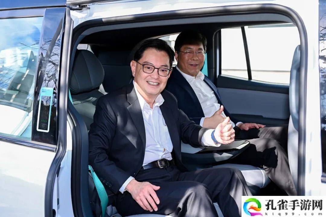 新加坡副总理王瑞杰到访百度，李彦宏陪同试乘萝卜快跑无人驾驶汽车