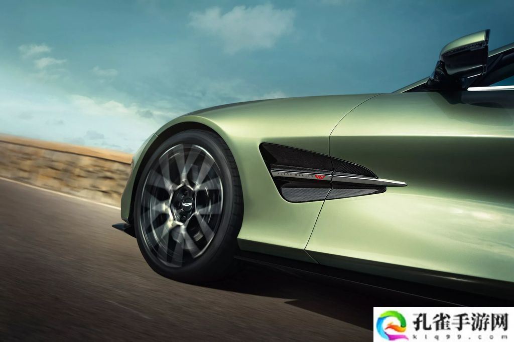 全球最快前置引擎敞篷车：阿斯顿・马丁 Vanquish Volante 咆哮登场，824 马力极速 344 km/h