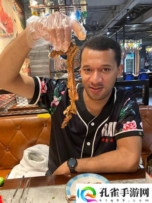 经理叫我一起陪两个老外吃饭