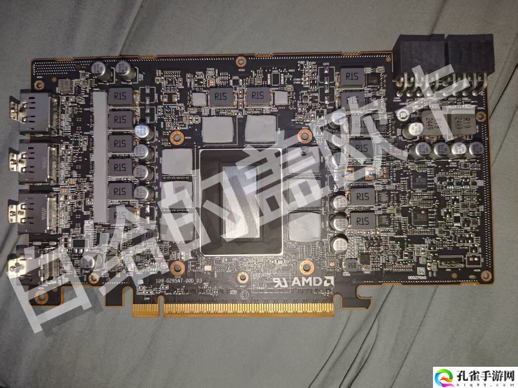 AMD RX 9070 XT 显卡“参考设计”细节曝光：核心导热采用石墨烯