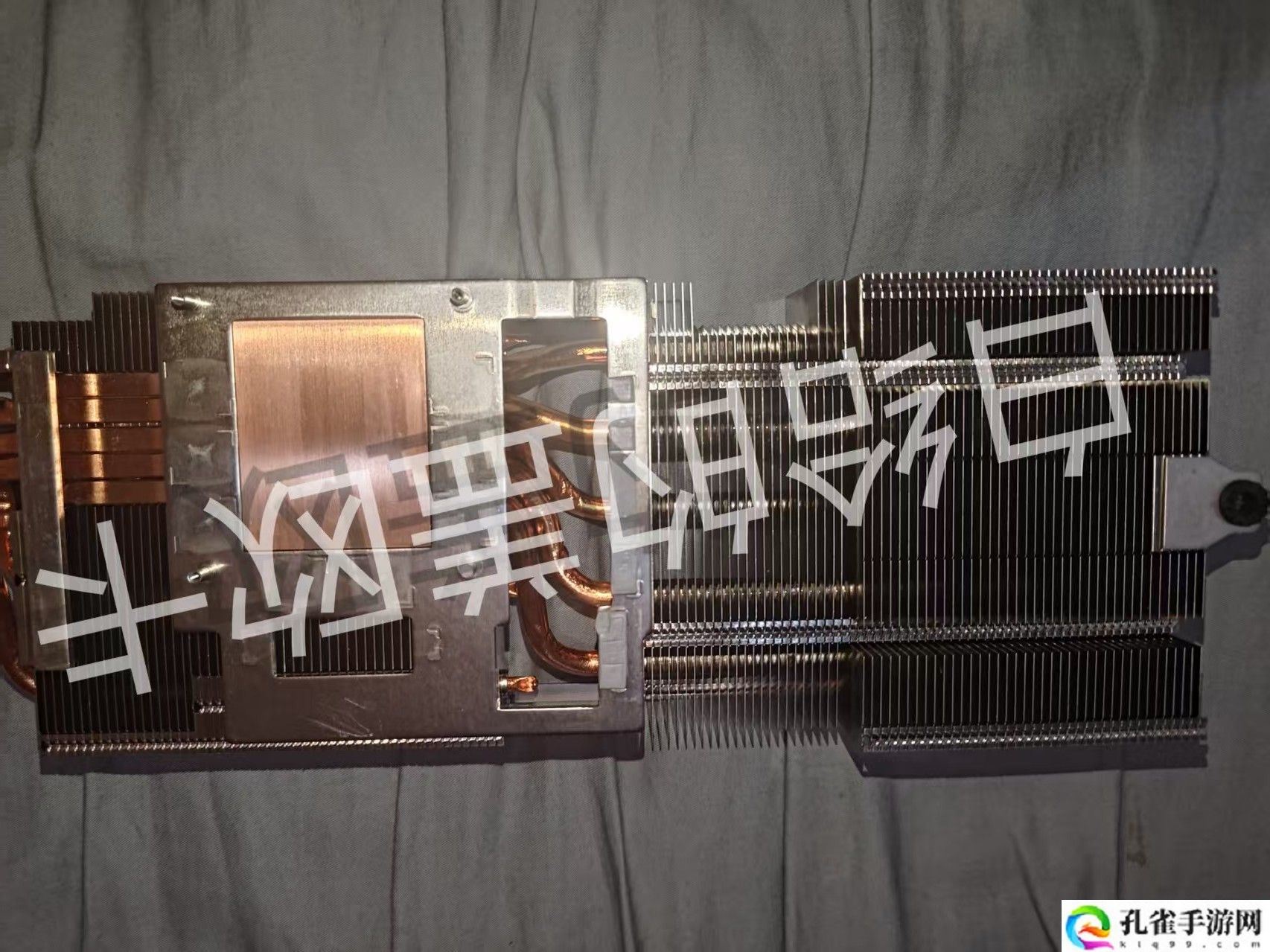 AMD RX 9070 XT 显卡“参考设计”细节曝光：核心导热采用石墨烯