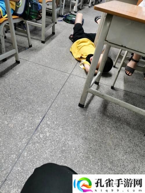 上课没带罩子让他c了一节课更新了