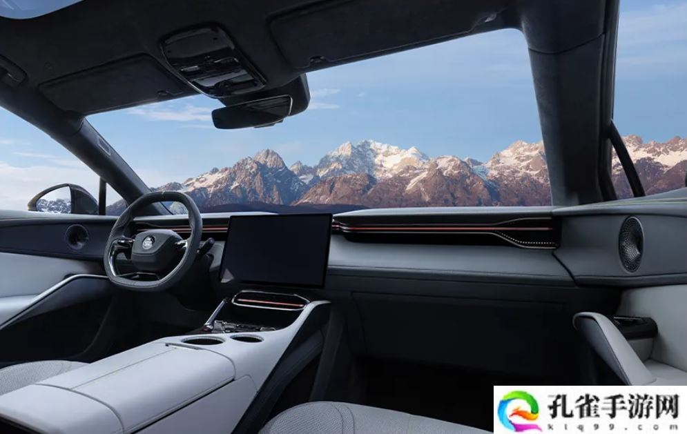 莲花跑车：Apple CarPlay 空间音频首发上车