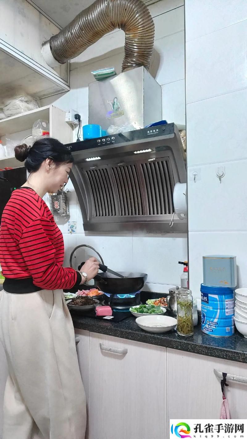 如何在厨房一边做饭一边挨c